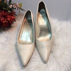 Nine & Company Women's Beige/Cream Pump Shoes